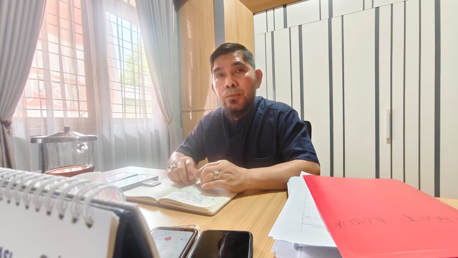 Kepala Distransnaker Kutim, Sulisman saat diwawancara pada Jumat (25/9/2026)