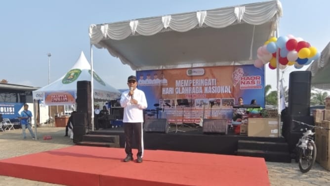 Bupati Kutim, Ardiansyah Sulaiman saat memberikan sambutan peringatan Hari Olahraga Nasional (Haornas) 2026 di kawasan Stadion Utama Kudungga, Jalan Soekarno-Hatta, Sangatta, Jumat (2/10/2026). (dok. Wnews.co.id)