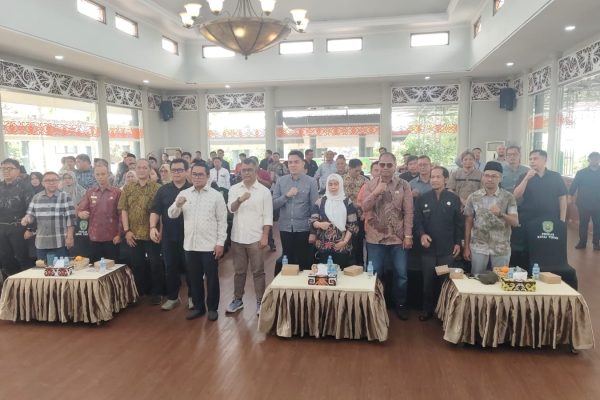 Konsultasi Publik Rencana Induk Program Pemberdayaan Masyarakat (RIPPM) PT Ganda Alam Makmur (GAM) periode 2027–2031 di Rumah Jabatan Bupati Kutim, Sangatta, Jumat (9/10/2026).
