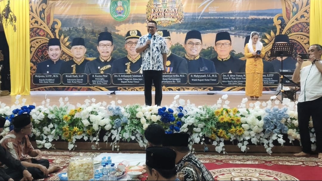 Wakil Bupati Kutim Mahyunadi saat malam syukuran dan ramah tamah di Rumah Pore Adat Kutai, Selasa (13/10/2026) (dok. Wnews.co.id)