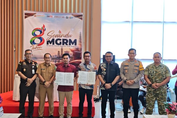 Bupati Kutai Kartanegara (Kukar), Aulia Rahman Basri saat menghadiri syukuran Hari Ulang Tahun (HUT) ke-8 PT MGRM yang berlangsung di Kantor Graha MGRM, Kecamatan Tenggarong, Senin (26/10/2026)
