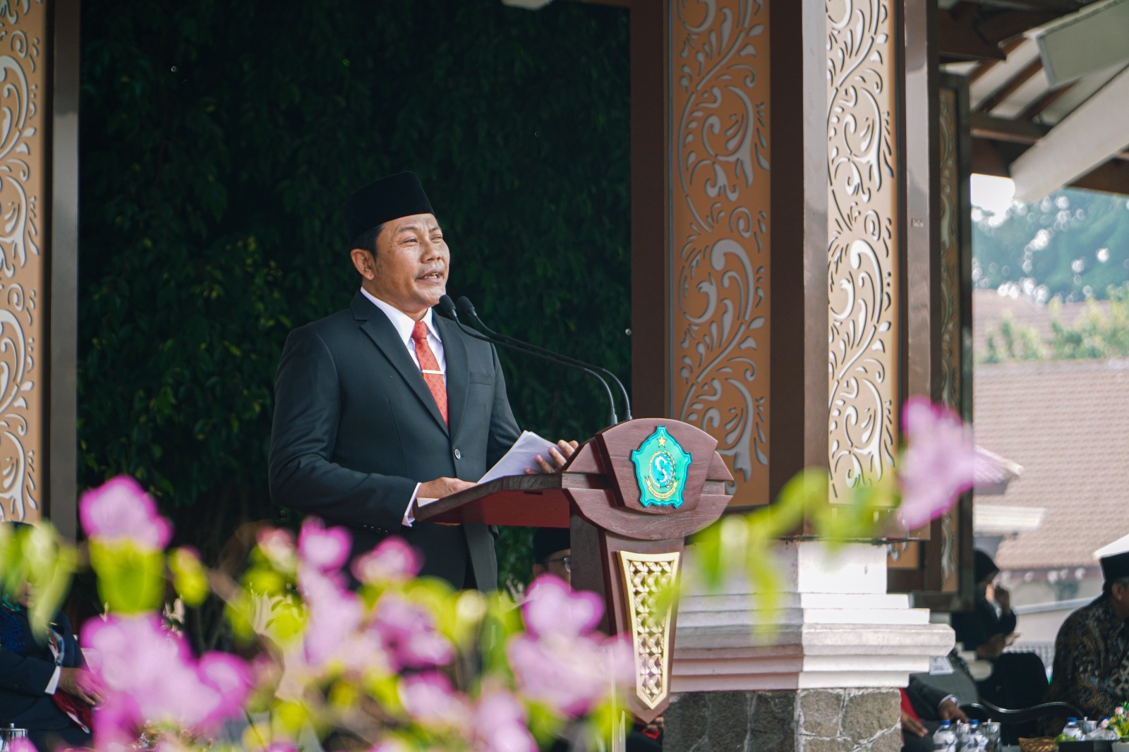 Bupati Subandi saat memimpin upacara peringatan Hari Sumpah Pemuda ke-98 Tahun 2026 di Alun-alun Sidoarjo, Rabu (28/10/2026),(FT/Ldy)