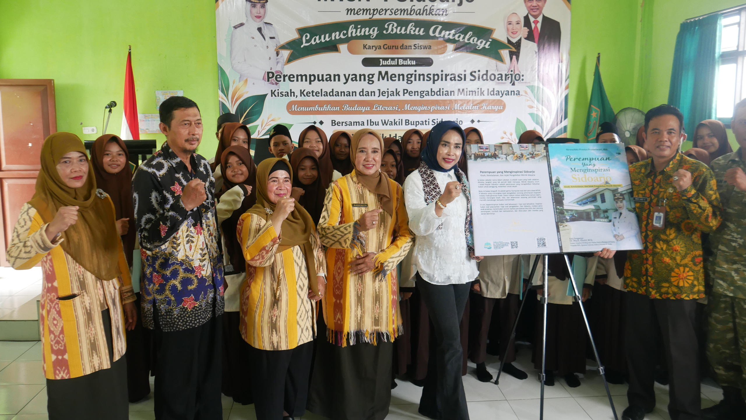 Wakil Bupati Sidoarjo Hj.Mimik Idayana dalam peluncuran buku antologi yang diluncurkan Kamis (29/10/2026),(FT/Ldy)