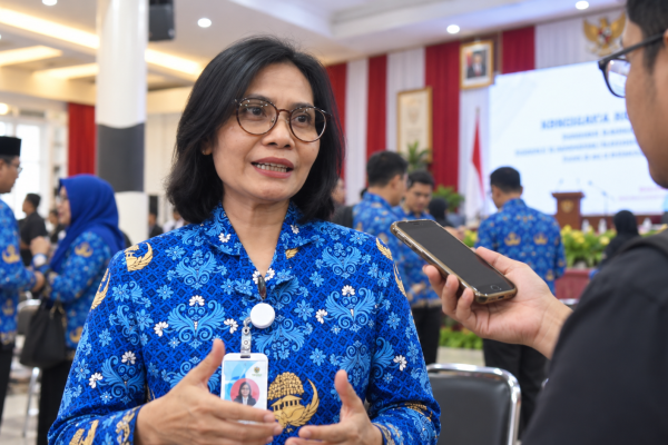 Kepala Dinas Kesehatan Kukar, Ismi Muffidah saat wawancarai awak media (dok.Wnews.co.id)
